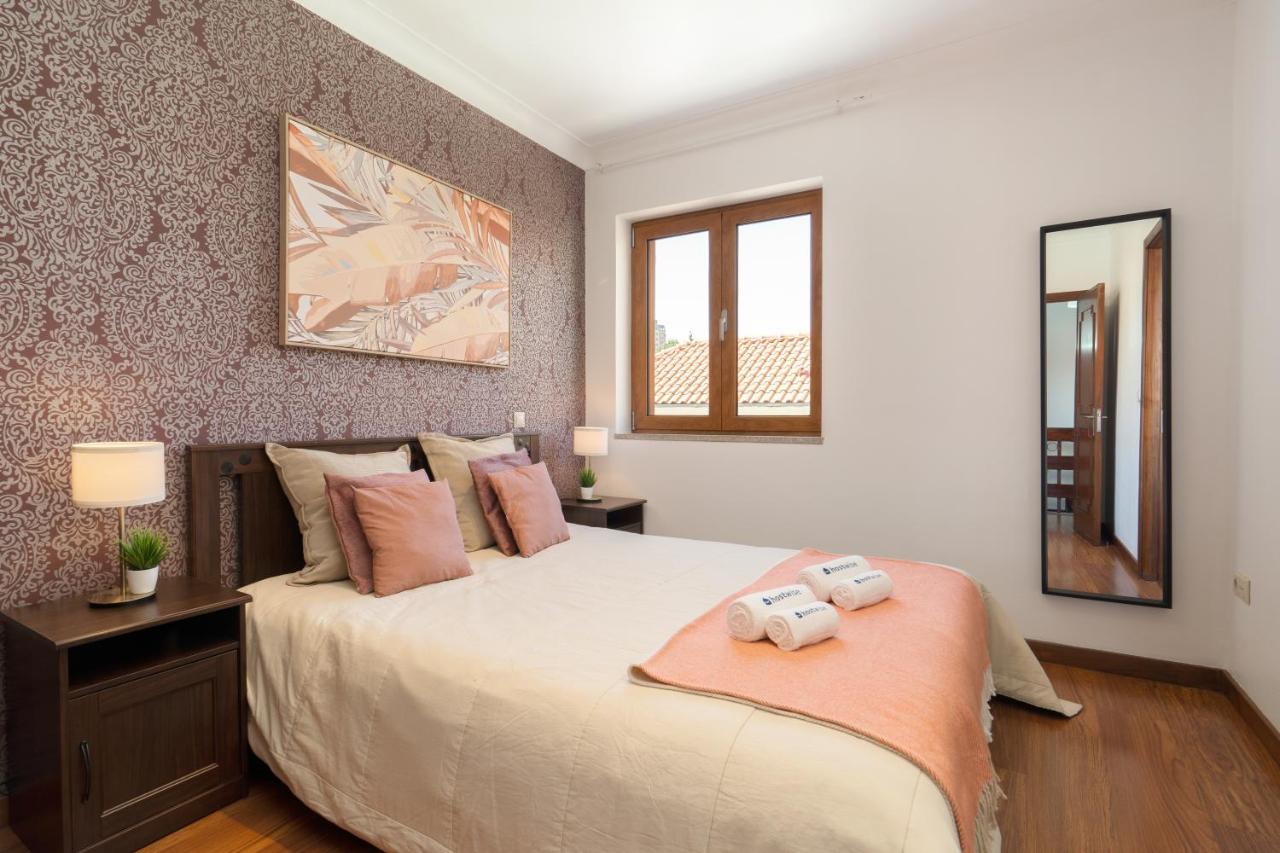 Spacious Duplex House - Jacuzzi & Terrace Ferienhaus Porto