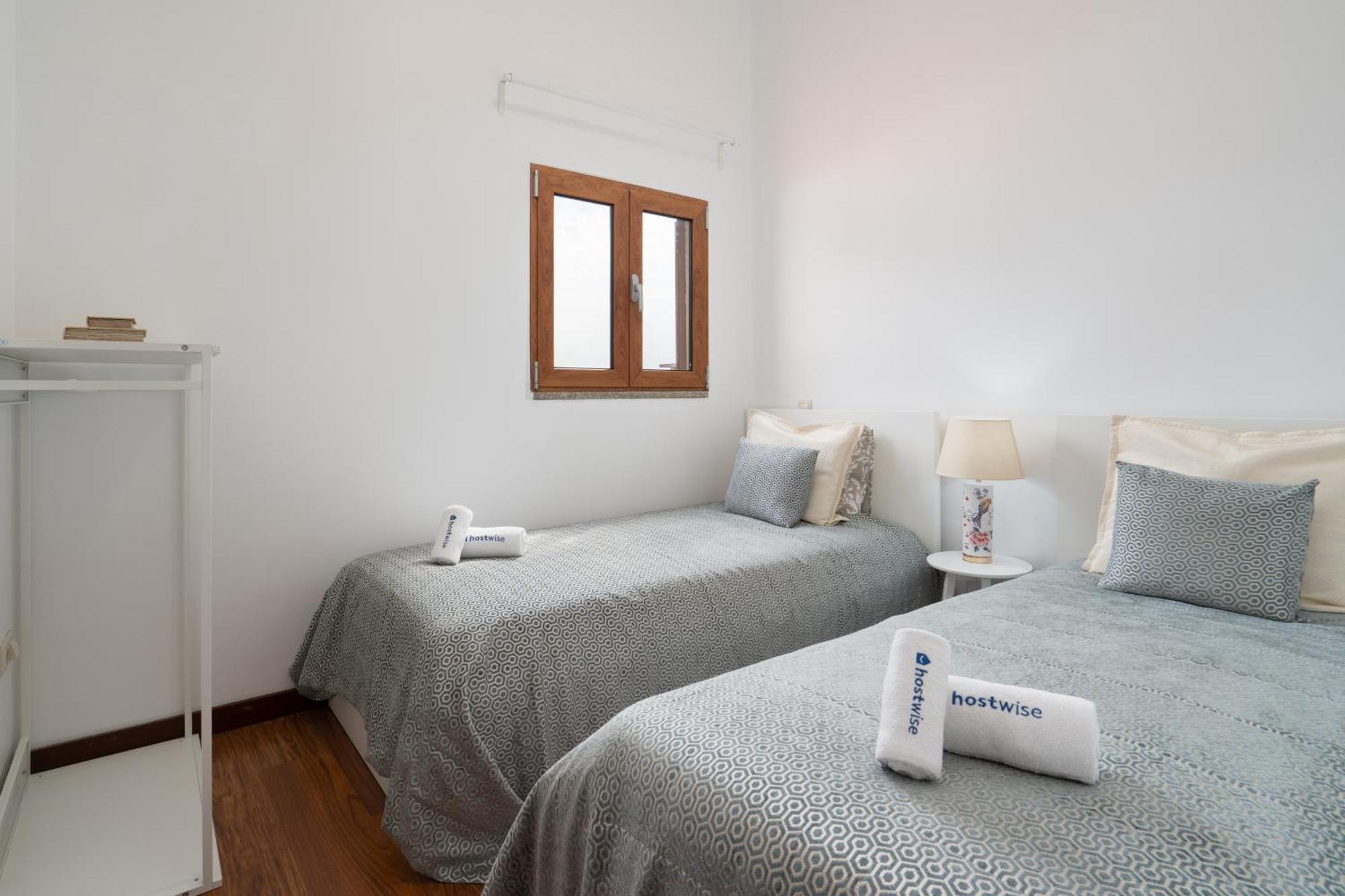 Ferienhaus Spacious Duplex House - Jacuzzi & Terrace *