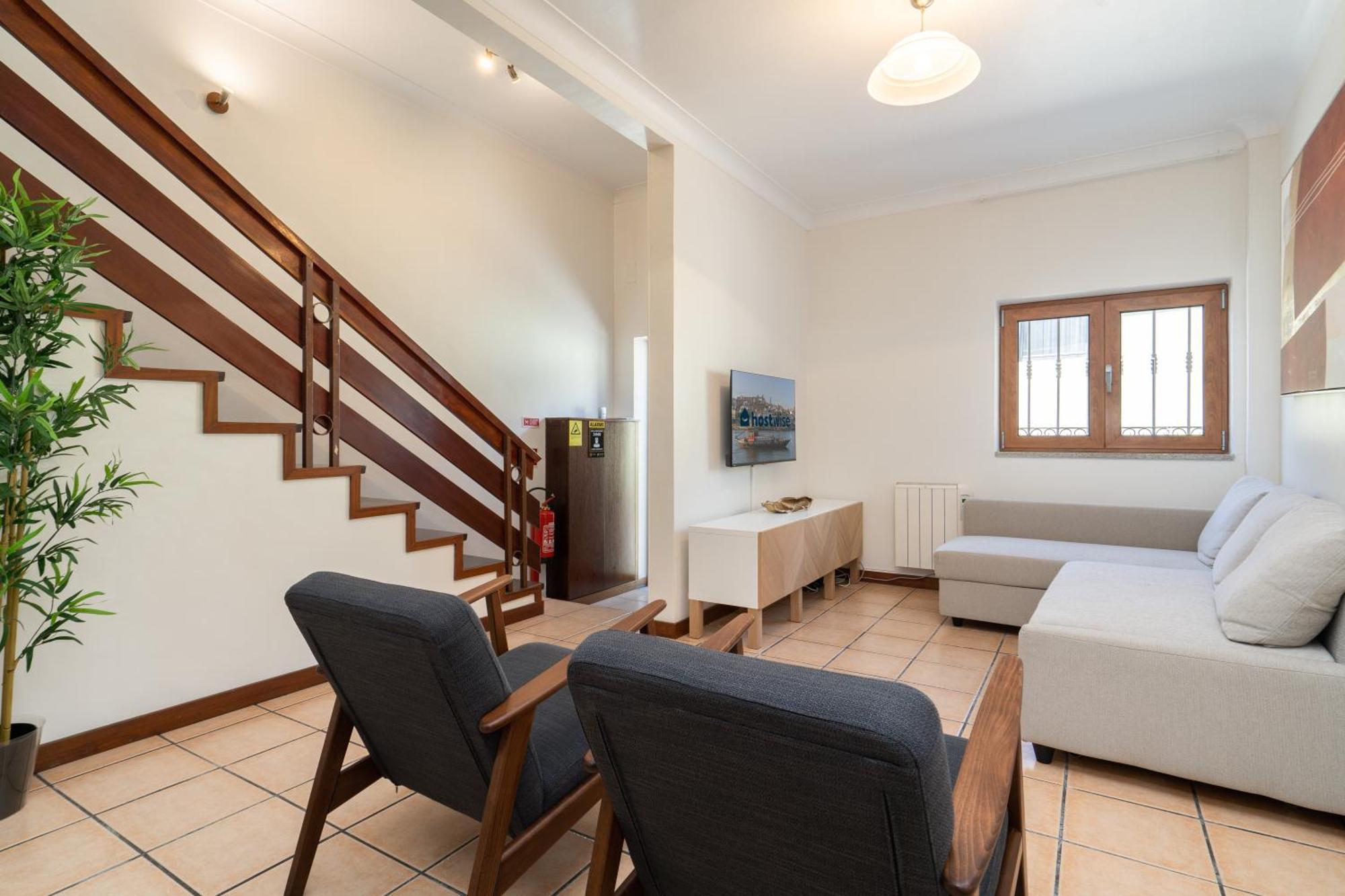 Spacious Duplex House - Jacuzzi & Terrace Ferienhaus *